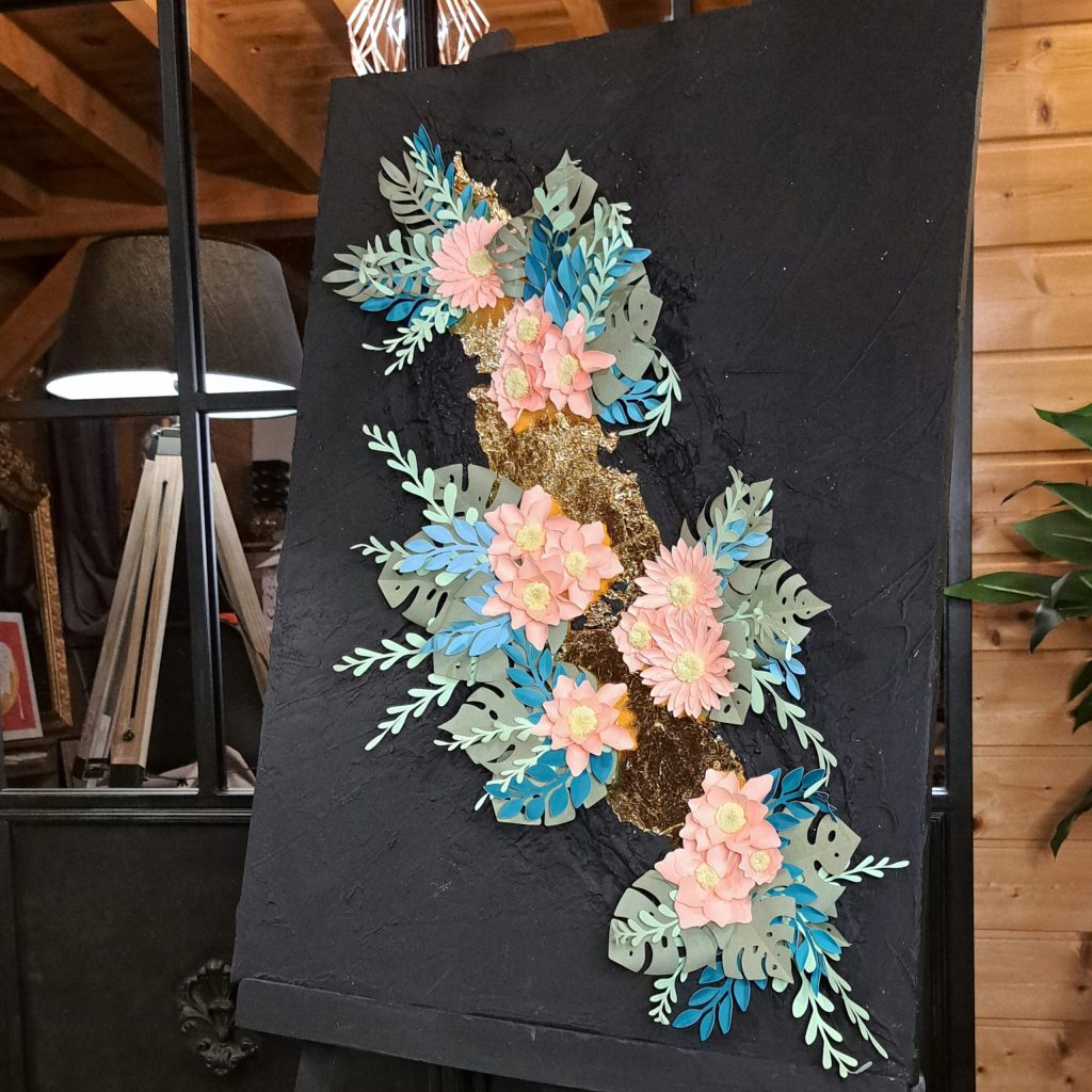 Breche fleurie peinture papier or relief Bérénice Artiste Créatrice française peintre 71 Saône-et-Loire Breche fleurie peinture papier or relief Bérénice Artiste Créatrice française peintre 71 Saône-et-Loire